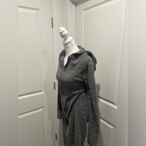 Yitty Onesie - Picture 2 of 3